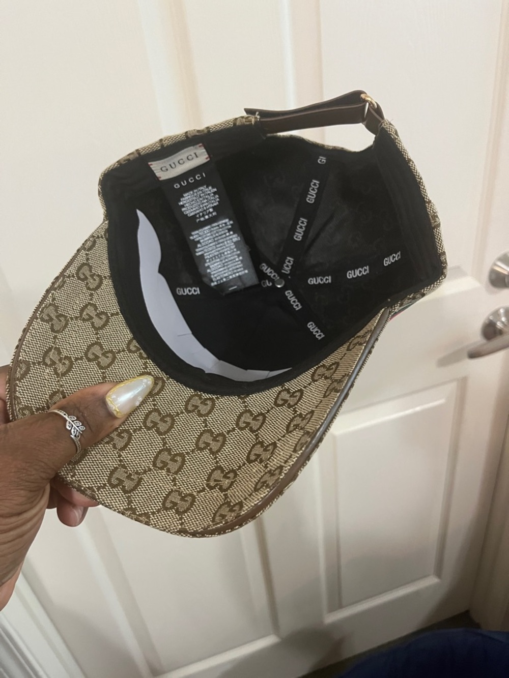 Gucci Brown Beige GG Monogram Cap with Red and Green Web - Picture 3 of 3